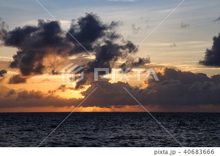 沖縄・久米島の夕焼け 沖縄・久米島の夕焼け 40683666