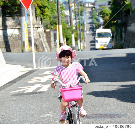 自転車に乗る女の子 40686790