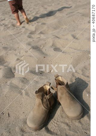ビーチと子供靴 40687170