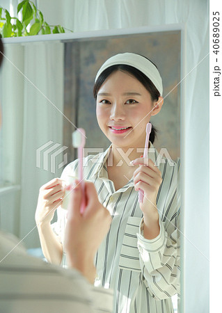 朝 若い女性 韓国人 40689025