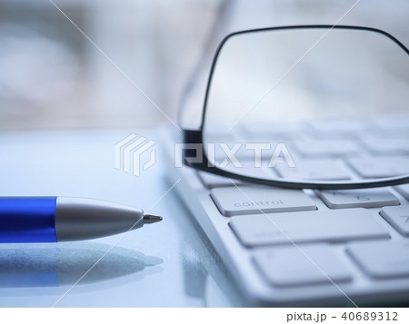 ビジネスイメージ・メガネ・キーボード 40689312