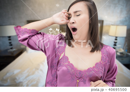 Asian women yawning against room background, Asian women yawning against room background, 40695500