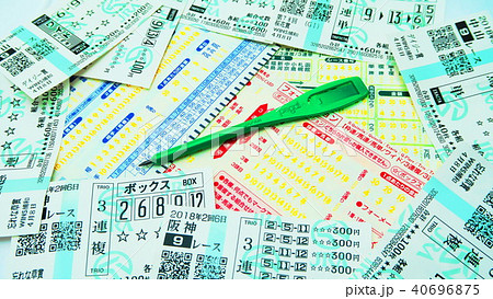 競馬の投票カードと馬券のギャンブルイメージ写真 競馬の投票カードと馬券のギャンブルイメージ写真 40696875