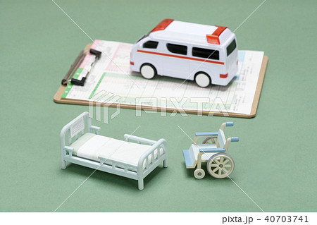 緊急医療 40703741