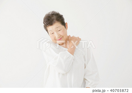高齢者 女性 肩こり 高齢者 女性 肩こり 40703872