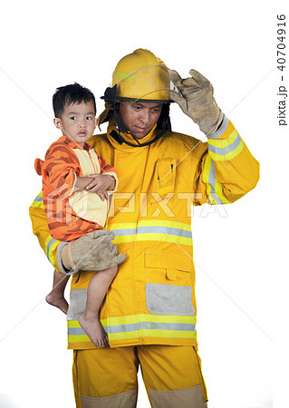firefighter, fireman save children from fire 40704916