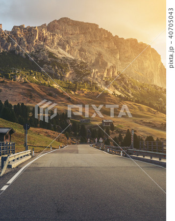 Mountain Road Highway of Dolomite Mountain - Italy Mountain Road Highway of Dolomite Mountain - Italy 40705043