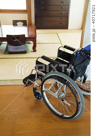 介護 シニア 在宅介護 車椅子 リビング 和室 介護 シニア 在宅介護 車椅子 リビング 和室 40717921