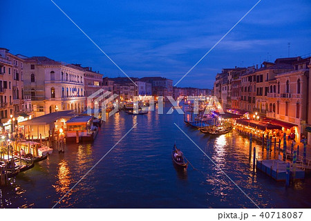 ヴェネチア・リアルト橋からの眺め ヴェネチア・リアルト橋からの眺め 40718087