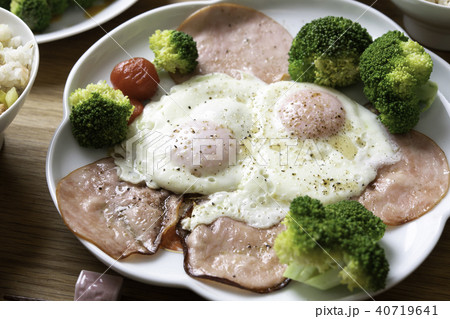 ハムエッグ朝食 ハムエッグ朝食 40719641