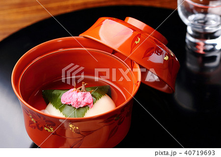 白玉饅頭、桜の葉包み 40719693