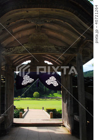 一乗谷・朝倉遺跡の唐門と新緑 40721264