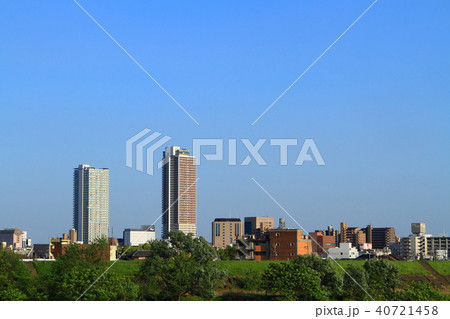岐阜市　都市風景　長良川堤防から見た岐阜市街 40721458