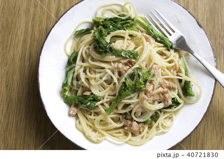鮭と菜の花のパスタ 40721830