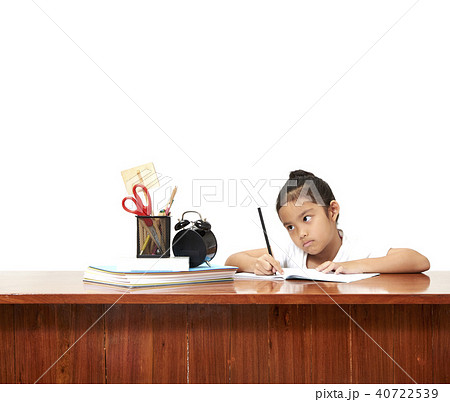 asian little girl of cute little girl writing asian little girl of cute little girl writing 40722539