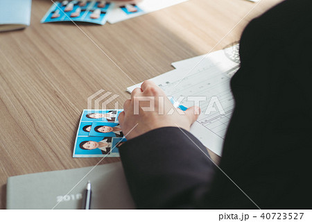 リクルートスーツを着た女性 リクルートスーツを着た女性 40723527