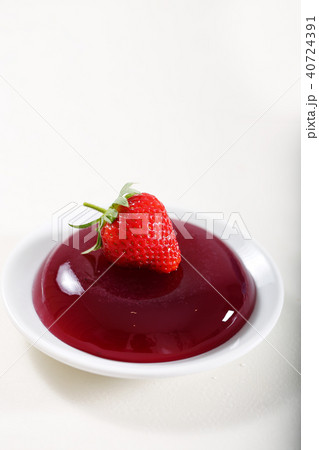 strawberry jelly, a strawberry berry decoration 40724391