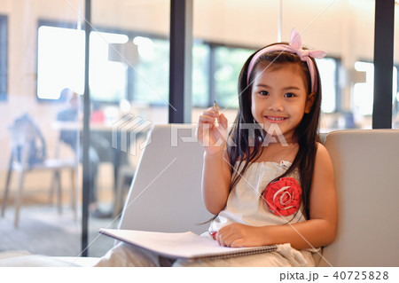 Education Concepts. The girl is studying in the library. Beautif 40725828
