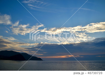 糸島 二見ヶ浦 夕方 サンセットロード 風景の写真素材