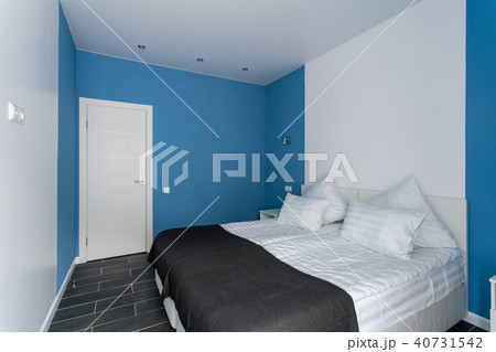daylight morning. Hotel standart room. modern bedroom with white pillows. simple and stylish 40731542