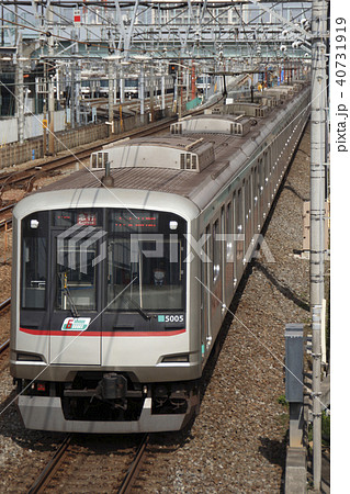 Dt 東急田園都市線5000系 東武伊勢崎線直通 6扉車 の写真素材