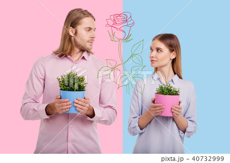 Young couple working in a flower shop and looking at each other 40732999