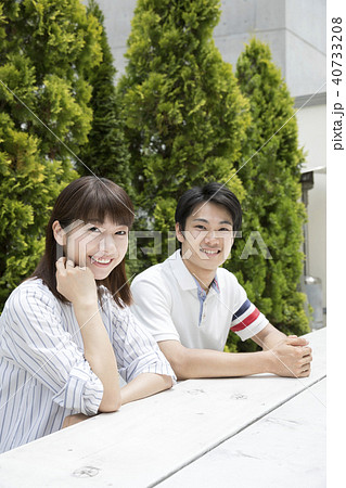 若いカップル 笑顔 若いカップル 笑顔 40733208