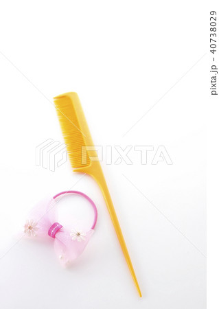 ヘアゴムとクシ ヘアゴムとクシ 40738029