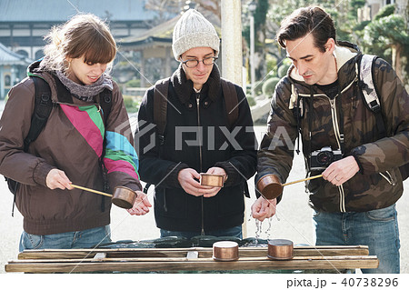 外国人　観光　お寺 40738296