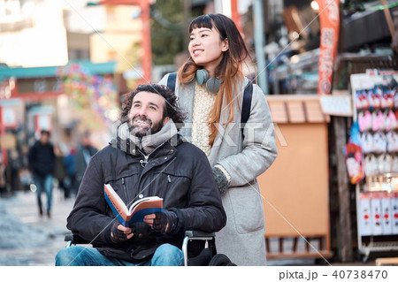 車椅子の男性　旅行 40738470