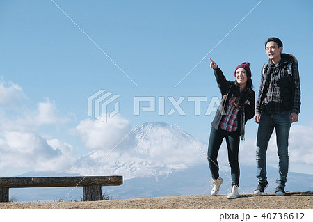 富士山　眺望　トレッキング　カップル 40738612