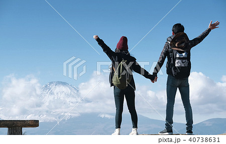 富士山　眺望　トレッキング　カップル 40738631