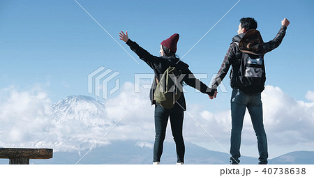 富士山 眺望 トレッキング カップル 富士山 眺望 トレッキング カップル 40738638