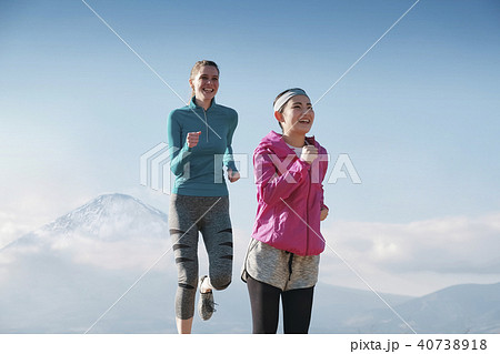 富士山 外国人 女性 ランニング 富士山 外国人 女性 ランニング 40738918