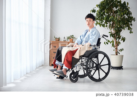 車椅子の男性 車椅子の男性 40739038