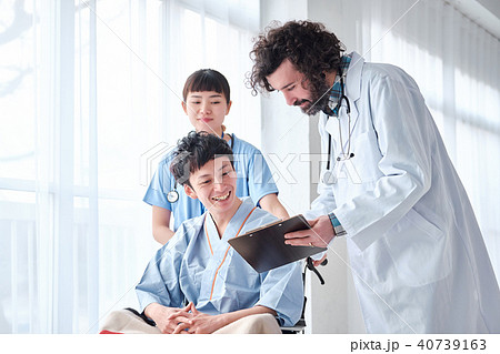 車椅子の男性 医療 車椅子の男性 医療 40739163