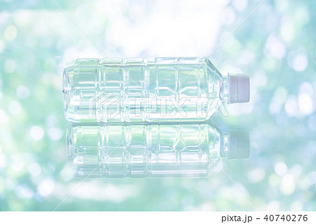 ペットボトルの水 40740276