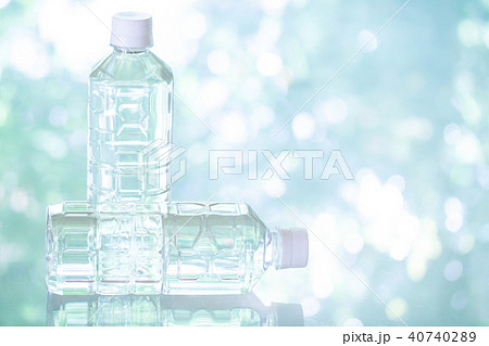 ペットボトルの水 40740289