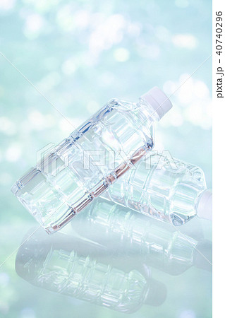 ペットボトルの水 40740296