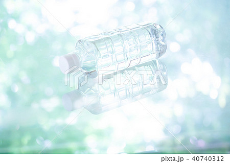 ペットボトルの水 ペットボトルの水 40740312