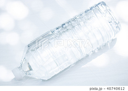 ペットボトルの水 40740612