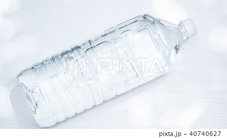 ペットボトルの水 40740627