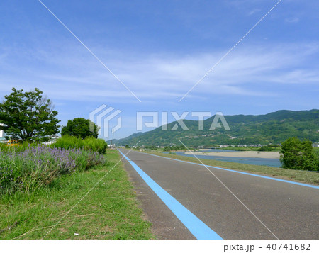 道の駅 万葉の里 紀の川と遊歩道の写真素材 [40741682] - PIXTA