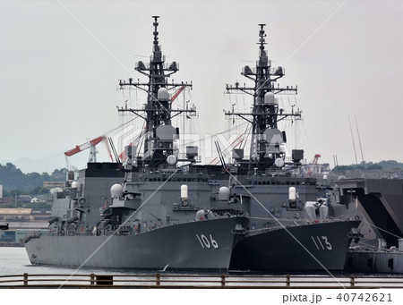 海上自衛隊の護衛艦「さみだれ」(向かって左)と「さざなみ」(呉基地) 海上自衛隊の護衛艦「さみだれ」(向かって左)と「さざなみ」(呉基地) 40742621