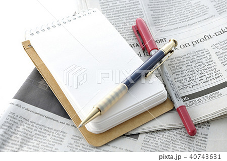 英字新聞　記者　ライター　ビジネスマン 40743631