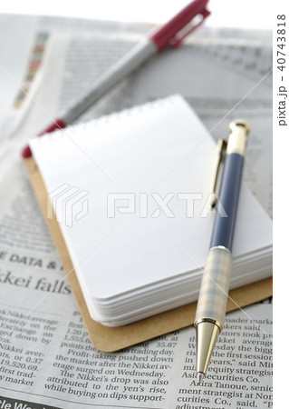 英字新聞　記者　ライター　ビジネスマン 40743818