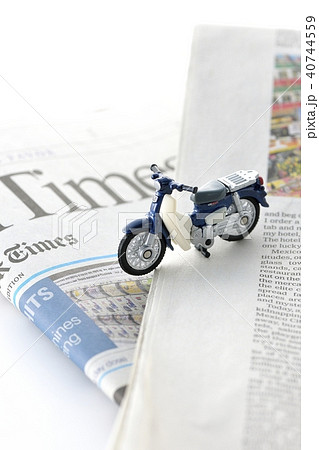 新聞配達 40744559