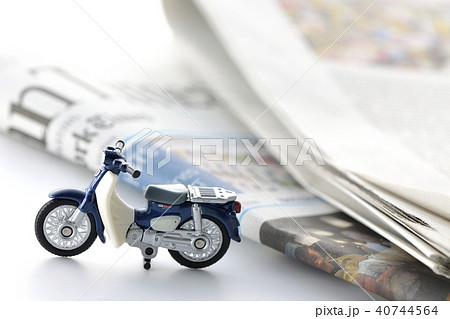 新聞配達 40744564