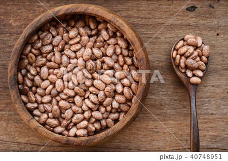 close up of pinto bean for background  40748951