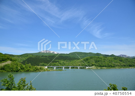 清々しい春の奥州湖と焼石連峰 清々しい春の奥州湖と焼石連峰 40750554